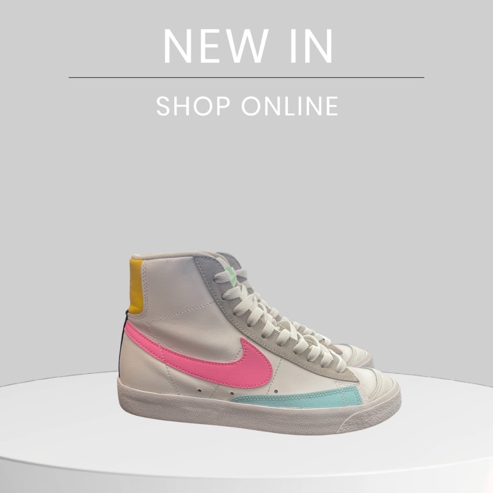 Nike White and Pink Sneakers Modern Casual Style DA4395-100